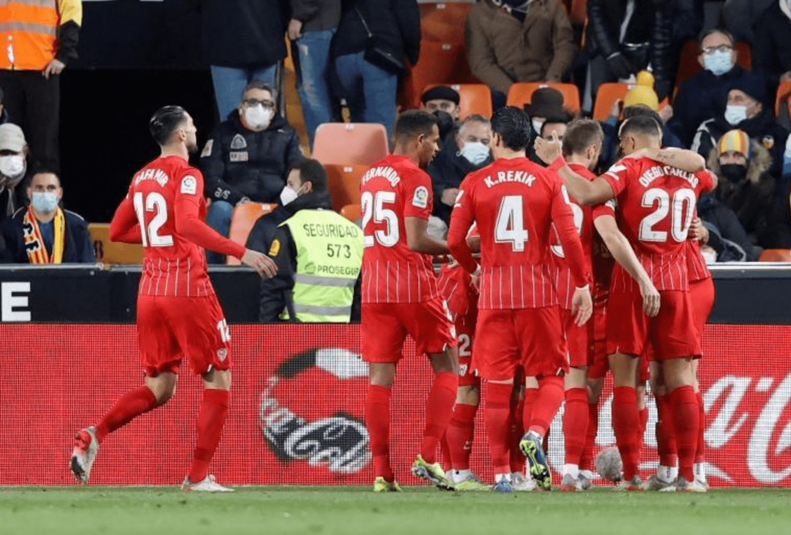 爱游戏体育-NBA常规赛赛程吃紧塞维利亚内部沟通备战意大利杯，詹姆斯在法国队比赛中悬念迭起瞬间刷屏