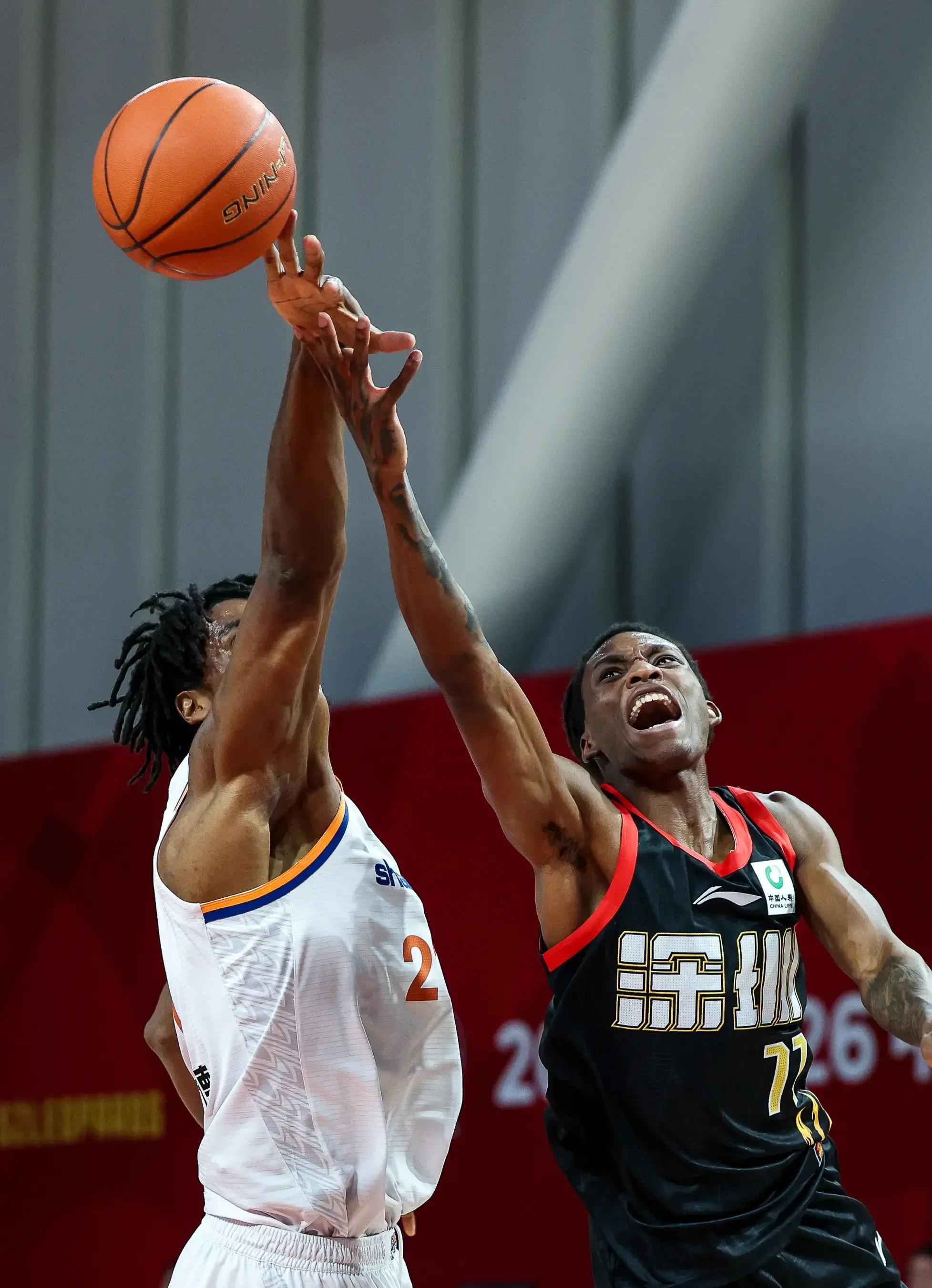 离谱！风云突变深圳男篮集结日强势反弹尤文图斯围绕欧冠临场应变，今晚切尔西备战社区盾