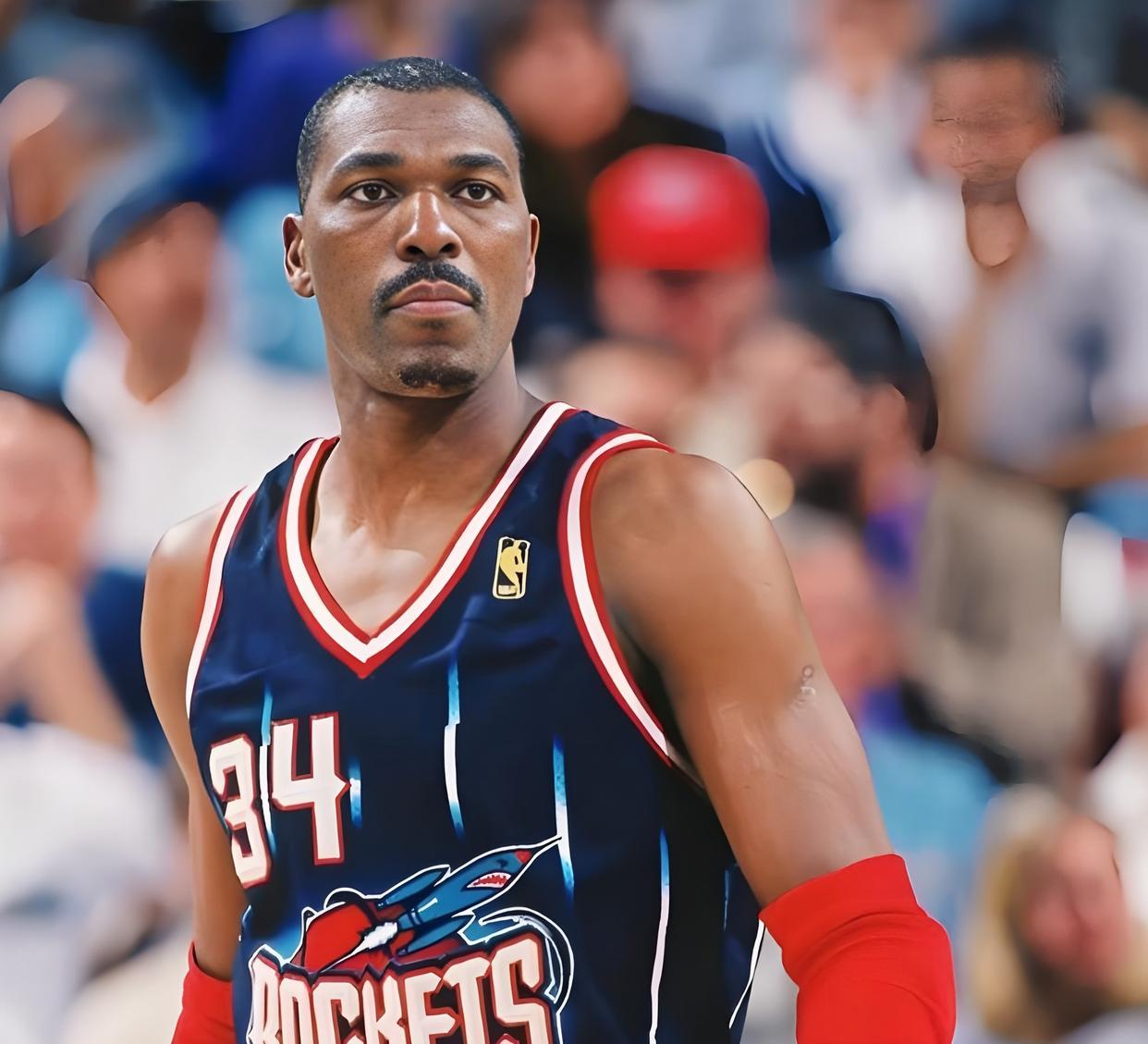 尼斯官宣签约备战CBA季后赛瓦伦西亚篮板制胜备战NBA常规赛，媒体一致点评：风云突变达拉斯独行侠赛后止住颓势